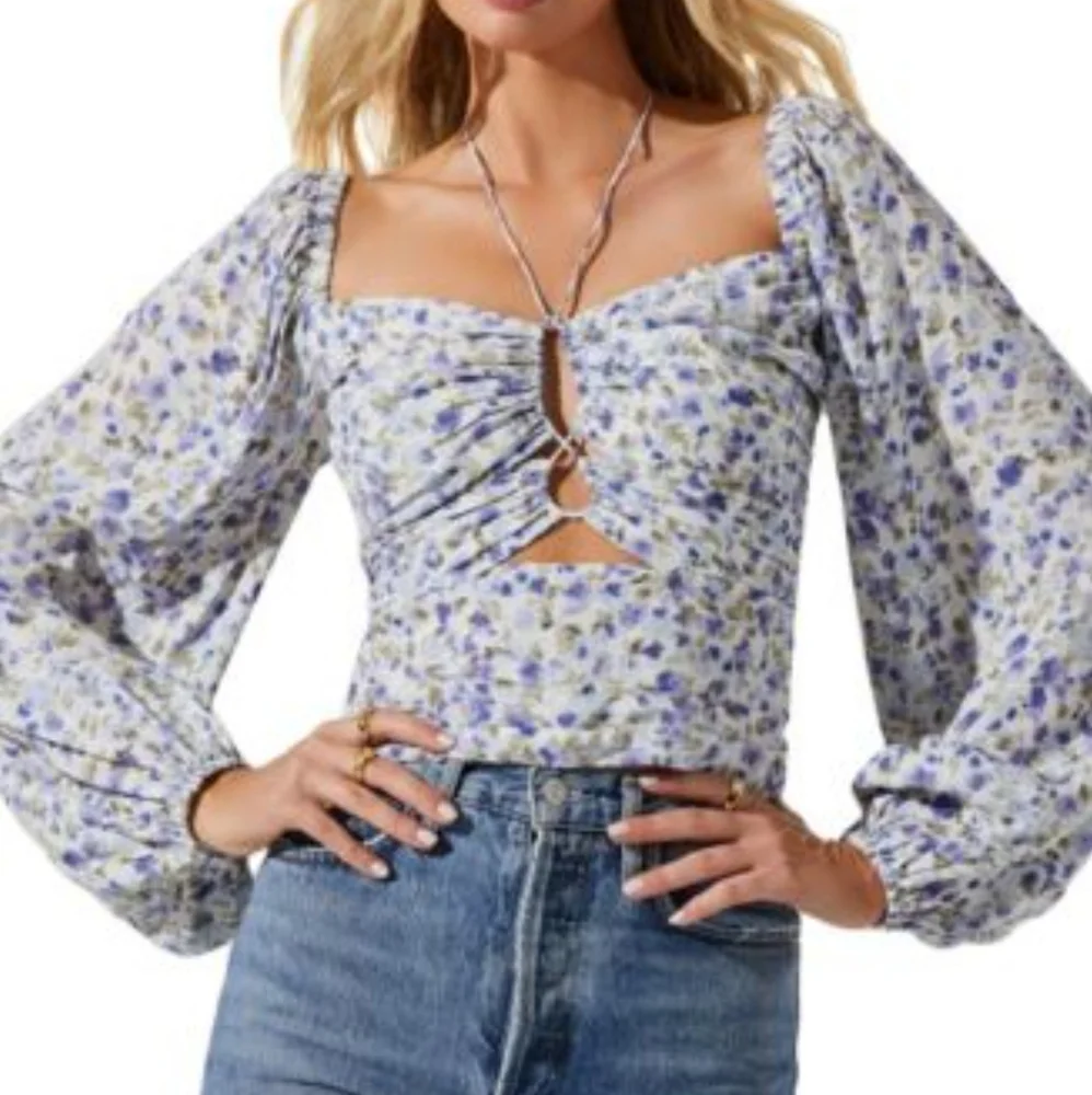 ASTR The Label Tivera Puff Long‎ Sleeve Top Size Large Floral Tie Front